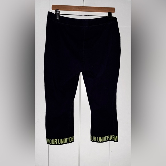 Under Armour Capri Leggings Women L Sports Gym Training Workout Walking Running - Picture 2 of 6